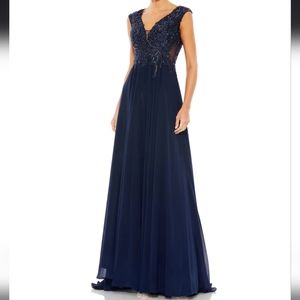 Mac Duggal Appliqued Cap sleeve Bodice Flowy Gown Navy Size 8